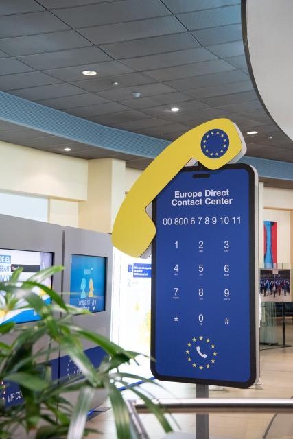 An installation with the telephone number of the Europe Direct contact centre